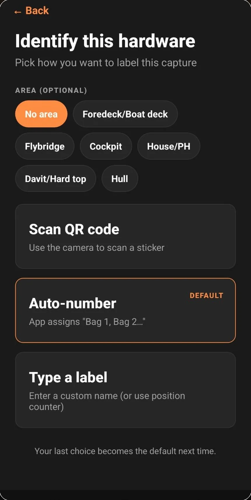 The ReFit capture screen, choosing how to identify a bag: scan a QR code, auto-number it, or enter a label.